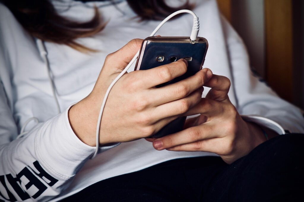 入浴中に音楽を聴くとストレスが減るのは本当？