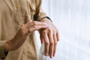 入浴後のスキンケアを一人暮らしで続ける方法は？